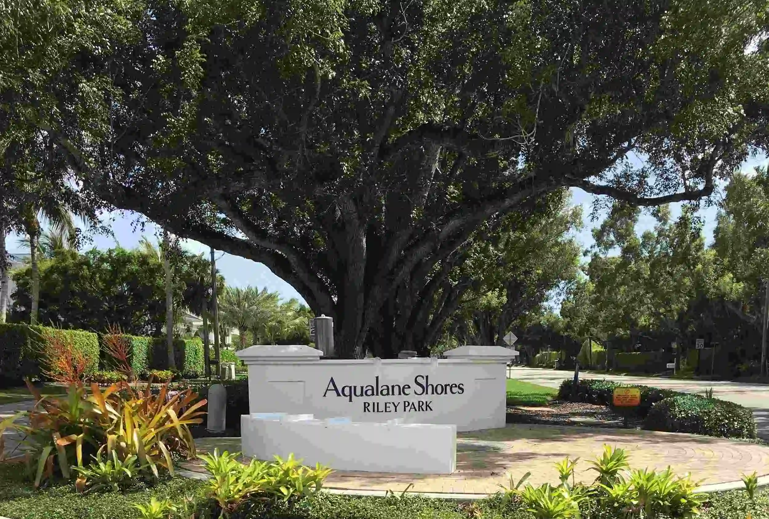 Discover Aqualane Shores